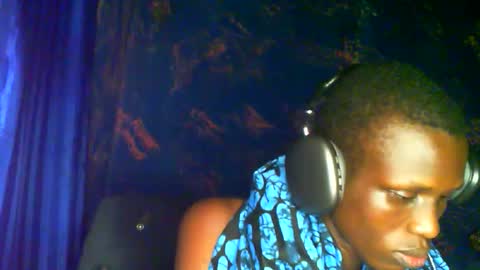 Snapshot of sunnyjohn447 chatting on May 4, 9:22 pm Sunnyblack2 online show from May 4, 9:22 pm