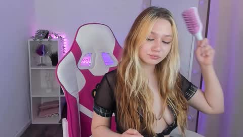 Snapshot of sunshine_angela chatting on October 16, 2:29 pm ANGELA online show from October 16, 2:29 pm