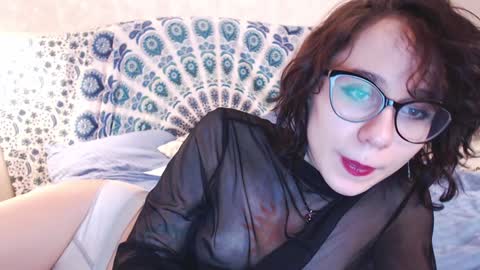 Snapshot of sunshinehella chatting on January 10, 8:18 am Hella online show from January 10, 8:18 am