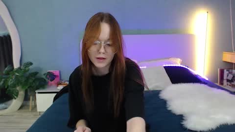 Snapshot of sunylily chatting on March 14, 6:19 am Lilith online show from March 14, 6:19 am