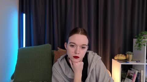 Snapshot of sunylily chatting on March 18, 6:27 am Lilith online show from March 18, 6:27 am