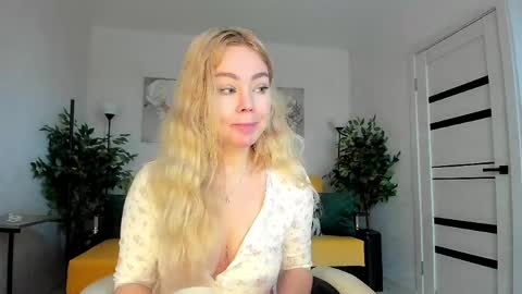 Snapshot of super_peach chatting on April 12, 3:55 am Jenn online show from April 12, 3:55 am