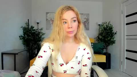 Snapshot of super_peach chatting on April 13, 2:50 am Jenn online show from April 13, 2:50 am