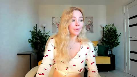 Snapshot of super_peach chatting on April 14, 3:12 am Jenn online show from April 14, 3:12 am