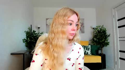 Snapshot of super_peach chatting on April 17, 2:58 am Jenn online show from April 17, 2:58 am