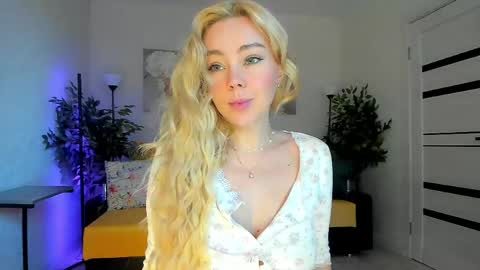 Snapshot of super_peach chatting on June 7, 2:27 am Jenn online show from June 7, 2:27 am