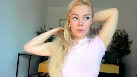 Jenn online show from July 28, 4:08 am