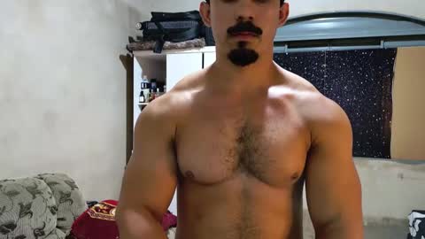 Snapshot of superbigmr chatting on April 7, 12:44 am james online show from April 7, 12:44 am