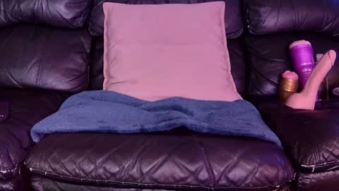 Thomas online show from December 8, 8:04 pm