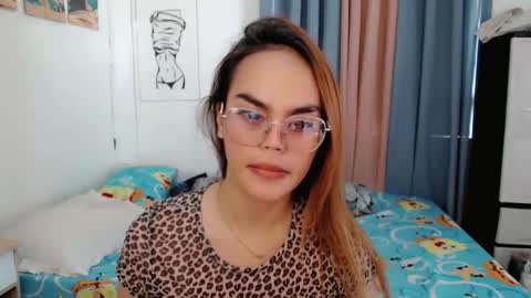 Snapshot of superhotvaleria chatting on April 10, 12:27 am Im val online show from April 10, 12:27 am
