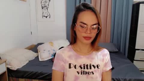 Snapshot of superhotvaleria chatting on May 3, 2:01 pm Im val online show from May 3, 2:01 pm