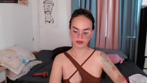 Snapshot of superhotvaleria chatting on May 4, 2:07 am Im val online show from May 4, 2:07 am
