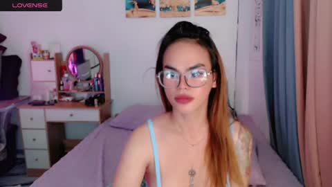 Snapshot of superhotvaleria chatting on May 23, 12:49 am Im val online show from May 23, 12:49 am