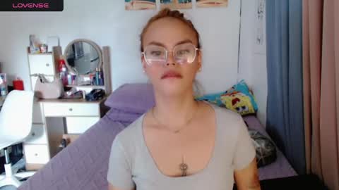 Snapshot of superhotvaleria chatting on June 8, 1:28 am Im val online show from June 8, 1:28 am