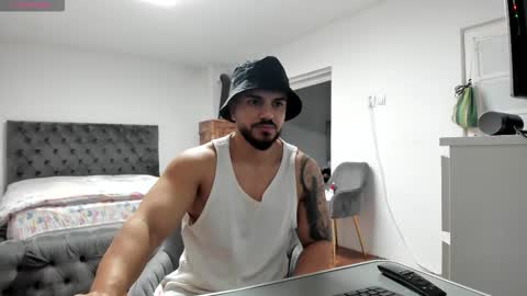 supermanboyxxl online show from November 17, 6:52 am