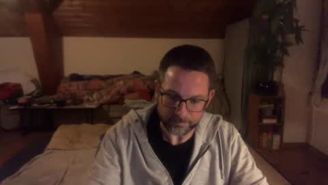 supersquirrel81 online show from December 18, 5:19 pm