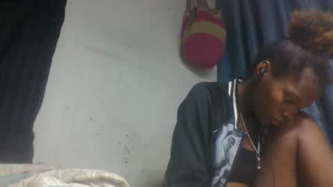Snapshot of surbelle chatting on April 17, 1:52 am surbelle online show from April 17, 1:52 am