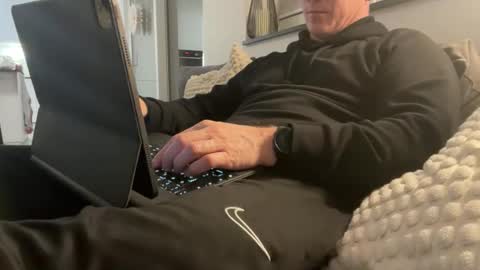 Snapshot of surfstar81 chatting on January 12, 7:19 pm surfstar81 online show from January 12, 7:19 pm