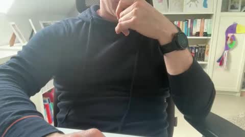 Snapshot of surfstar81 chatting on April 20, 9:56 am surfstar81 online show from April 20, 9:56 am