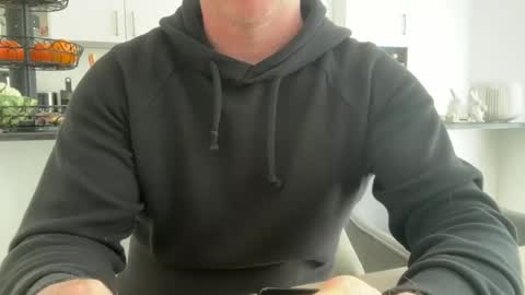 Snapshot of surfstar81 chatting on April 29, 11:03 am surfstar81 online show from April 29, 11:03 am