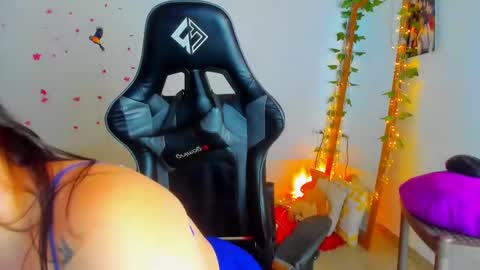 Snapshot of susan_fox1 chatting on November 15, 7:10 pm Dani online show from November 15, 7:10 pm