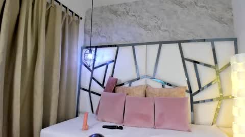 Snapshot of susanna_cute chatting on February 11, 1:27 pm susanna_cute online show from February 11, 1:27 pm