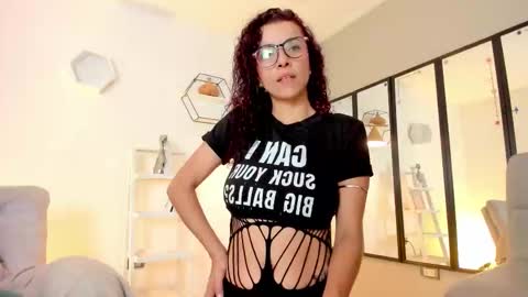 Snapshot of sussankeller_ chatting on October 20, 4:07 pm Sussan Keller online show from October 20, 4:07 pm