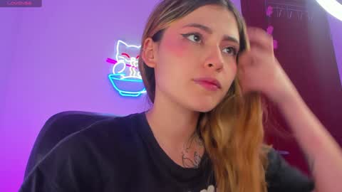 Snapshot of susssan_ferry chatting on December 23, 3:18 am Susy online show from December 23, 3:18 am