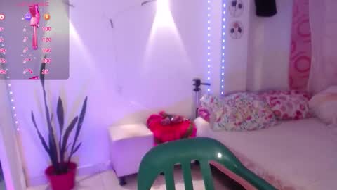 Snapshot of sussy_222 chatting on December 15, 1:43 am susy online show from December 15, 1:43 am