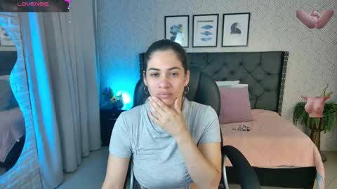 Snapshot of sussy__stone chatting on December 4, 12:47 pm online show from December 4, 12:47 pm