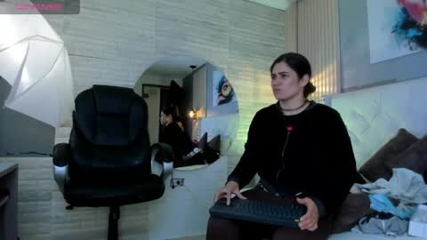 Snapshot of sussy__stone chatting on April 17, 11:46 am online show from April 17, 11:46 am