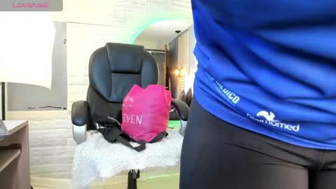 Snapshot of sussy__stone chatting on April 23, 12:15 pm online show from April 23, 12:15 pm