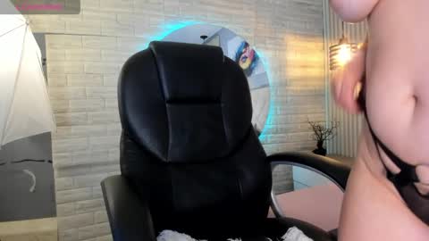 Snapshot of sussy__stone chatting on May 11, 4:04 pm online show from May 11, 4:04 pm