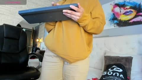 Snapshot of sussy__stone chatting on May 13, 11:51 am online show from May 13, 11:51 am