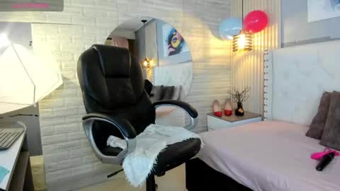 Snapshot of sussy__stone chatting on May 26, 12:01 pm online show from May 26, 12:01 pm
