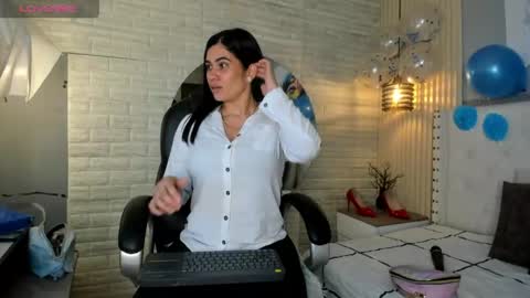 Snapshot of sussy__stone chatting on June 7, 11:47 am online show from June 7, 11:47 am