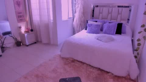 sussy_bell_ online show from July 1, 6:51 pm