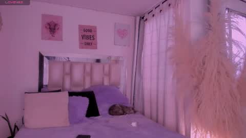 sussy_bell_ online show from July 27, 6:15 pm