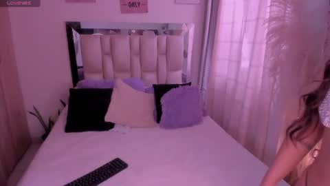 sussy_bell_ online show from July 31, 8:08 pm