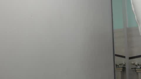 sussy leon online show from December 4, 12:36 pm