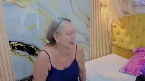 Snapshot of sussy_perez_ chatting on May 18, 4:18 am Sussy online show from May 18, 4:18 am