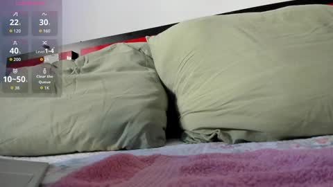 Snapshot of suuzykissuxoxo chatting on March 11, 6:19 am suuzykissuxoxo online show from March 11, 6:19 am