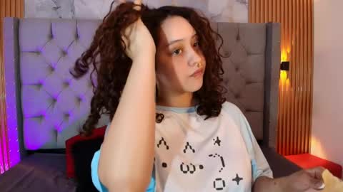 Snapshot of suxan_white chatting on May 24, 2:00 pm suxan_white online show from May 24, 2:00 pm