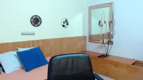 Snapshot of suxxxy_ chatting on November 12, 1:55 pm Suxxxy online show from November 12, 1:55 pm