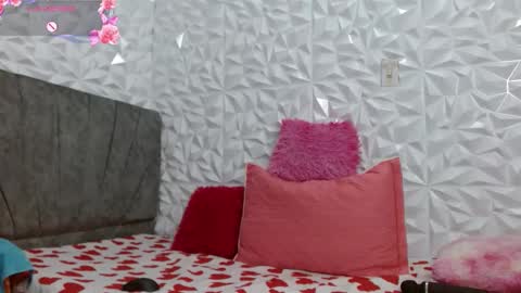 Snapshot of suzan_30 chatting on February 19, 8:27 pm suzan_30 online show from February 19, 8:27 pm