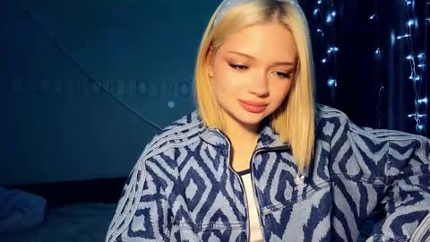 Snapshot of suzannabarmes chatting on March 18, 3:15 pm Stacy online show from March 18, 3:15 pm