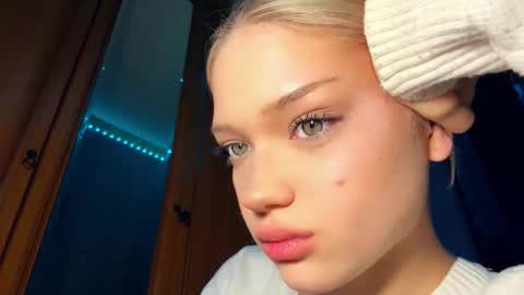 Snapshot of suzannabarmes chatting on March 23, 8:57 pm Stacy online show from March 23, 8:57 pm