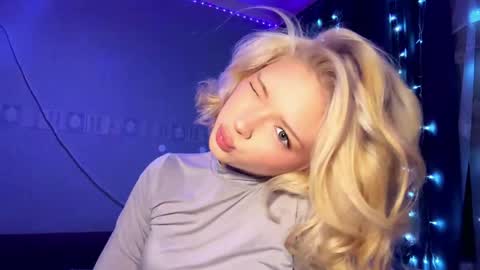 Snapshot of suzannabarmes chatting on March 24, 9:20 pm Stacy online show from March 24, 9:20 pm