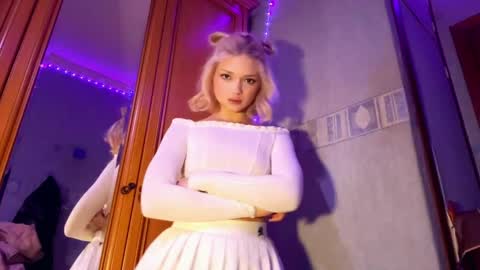 Snapshot of suzannabarmes chatting on March 25, 10:05 pm Stacy online show from March 25, 10:05 pm