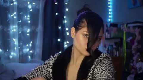 Snapshot of suzannabarmes chatting on May 27, 11:24 pm Stacy online show from May 27, 11:24 pm